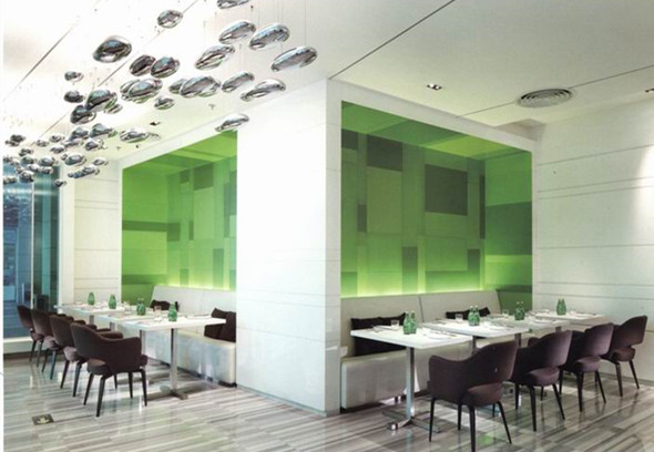 以绿色为主白色为辅的餐厅装修设计