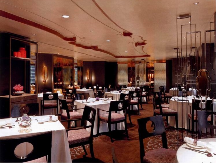 堂皇富丽的古典气息，复古餐厅装修设计
