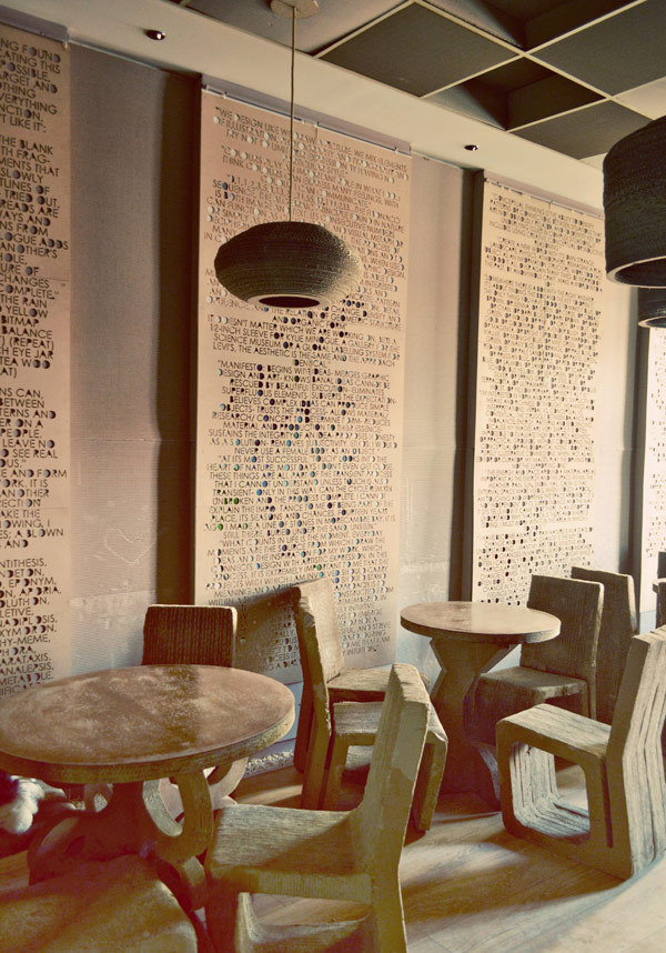 由瓦楞纸及纸浆板装饰的咖啡屋装饰设计